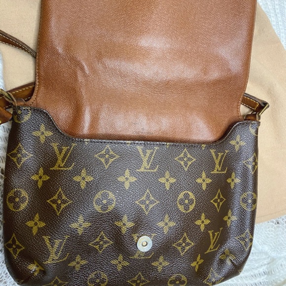 ✈️SOLD✈️ Authentic LV Monogram Musette Tango Bag - Picture 6 of 12